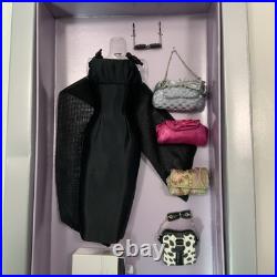 2004 Integrity Fashion Royalty La Petite Robe Noir Luxury Wear NRFB LE 1000 2004 Integrity Fashion Royalty La Petite Robe Noir Luxury Wear NRFB LE 1000