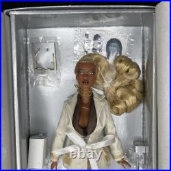 2004 Integrity Toys Fashion Royalty Perfect Skin Adele Makeda /850 NRFB 2004 Integrity Toys Fashion Royalty Perfect Skin Adele Makeda /850 NRFB