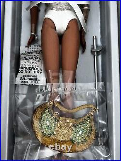 2005 Integrity Toys Fashion Royalty Bombshell Adele Makeda Close-Up By Jason Wu