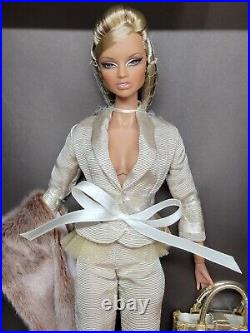 2006 Integrity FR FEMME DU MONDE Natalia Fatale Dressed Doll #91109 NRFB