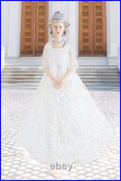 2X 2026 Runway Dolls Royal Dinner & Royalty In Balmoral Lilibet 12.5 Custo