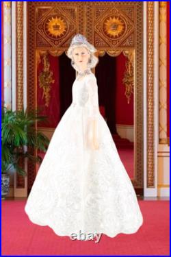 2X 2026 Runway Dolls Royal Dinner & Royalty In Balmoral Lilibet 12.5 Custo