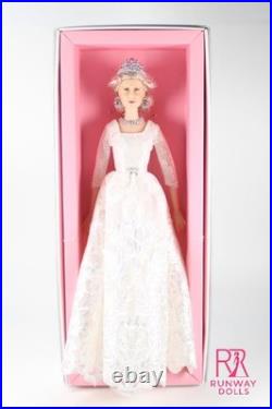 2X 2026 Runway Dolls Royal Dinner & Royalty In Balmoral Lilibet 12.5 Custo