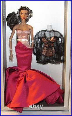 Enamorada Natalia Fatale NRFB #91477 Fashion Royalty 2020 W Club Exclusive