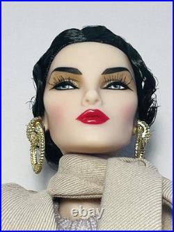 FASHION ROYALTY MINT GLAMOUR COATED ELYSE Dressed DOLL