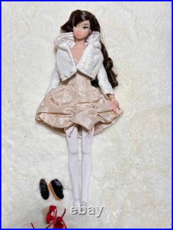 FR Nippon Fashion Royalty Misaki Autumn Champagne Girl Doll with Accessories N/B