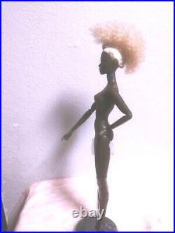 Fashion Royalty Divining Beauty Adele Makeda Nu Face Nude Doll Stand Nib