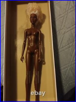 Fashion Royalty Divining Beauty Adele Makeda Nu Face Nude Doll Stand Nib
