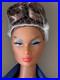 Fashion-Royalty-Doll-Collection-A-Shimmering-Experience-Della-Roux-Dressed-01-fza