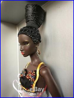 ILLUSIONIST NADJA DRESSED DOLL FASHION ROYALTY Nu. Face Agency Collection-NRFB