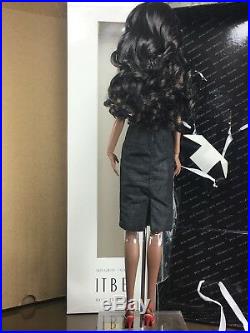 ITBE Dressed Second Skin Vanessa Fashion Royalty Doll Box And Stand