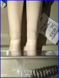 Integrity Toys Fashion reality Porcelain Beauty Kasenia 12 FR Dressed Doll LE