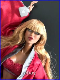 Integrity Toys Fashion royalty Glamour to go adel makeda close up Integrity Toys Fashion royalty Glamour to go adel makeda close up