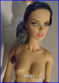 Integrity! Vanessa Perrin Fashion Explorer Fashion Royalty Doll! MINTY! GORGEOUS