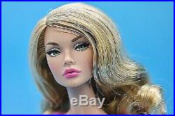 LOOKS A PLENTY Poppy Parker Integrity Toys Complete Blonde Doll withStand