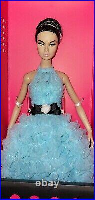 LOVE IS BLUE Poppy Parker 2019 Convention FR Integrity Centerpiece Doll NRFB