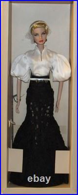 Merveilleuse Agnes Von Weiss NRFB 2017 Fashion Royalty La Femme Coll. LE 1225