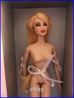 Nostalgia Dania Zarr Integrity Toys Fashion Royalty Doll LE600 Nude box & stand