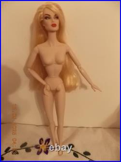 Nostalgia Dania Zarr Integrity Toys Fashion Royalty Doll LE600 Nude box & stand
