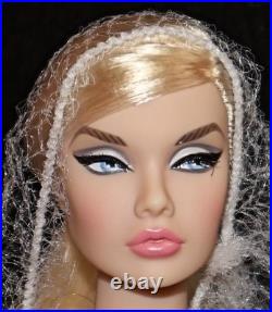 Silver Soiree Nude 12 Poppy Parker 2022 Stay Tuned Event Box Stand COA