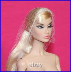 Silver Soiree Nude 12 Poppy Parker 2022 Stay Tuned Event Box Stand COA