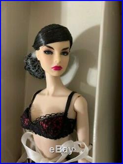 The dark romance collection Agnes head of glamour raven Le50 gift NRFB