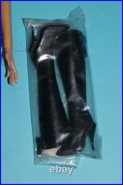Veronique Perrin The New Versailles Integrity Toys 2006 Fashion Royalty Doll