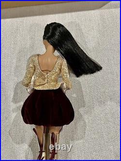 Walking On Gold Adele Makeda Luxelife Centerpiece Fashion Royalty Integrity Toys